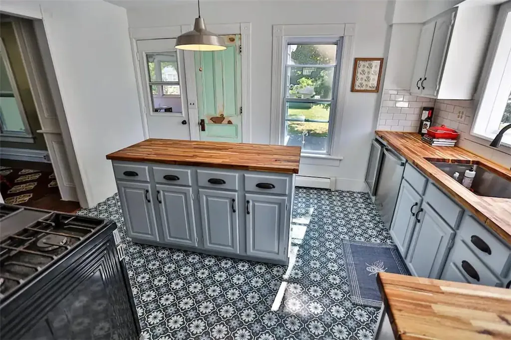 25 Maple Avenue Florida NY 10921