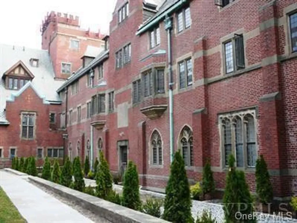 311 Chateau Rive Peekskill NY 10566