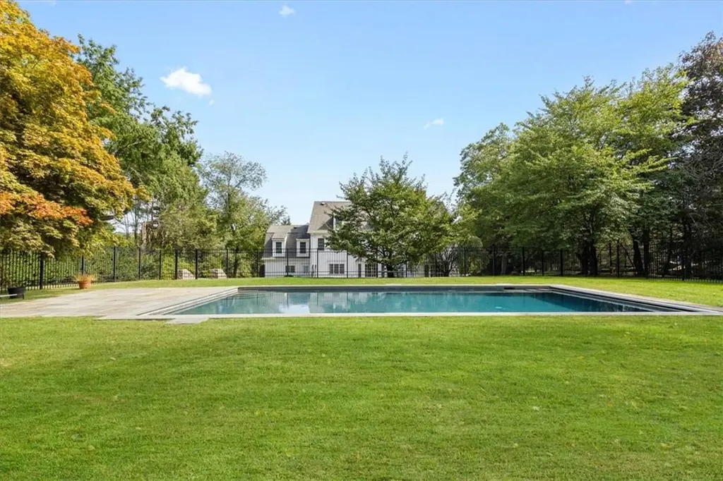 20 Colonial Road White Plains NY 10605