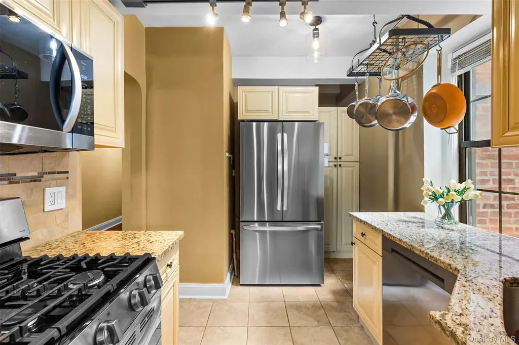 174 Garth Road Scarsdale NY 10583