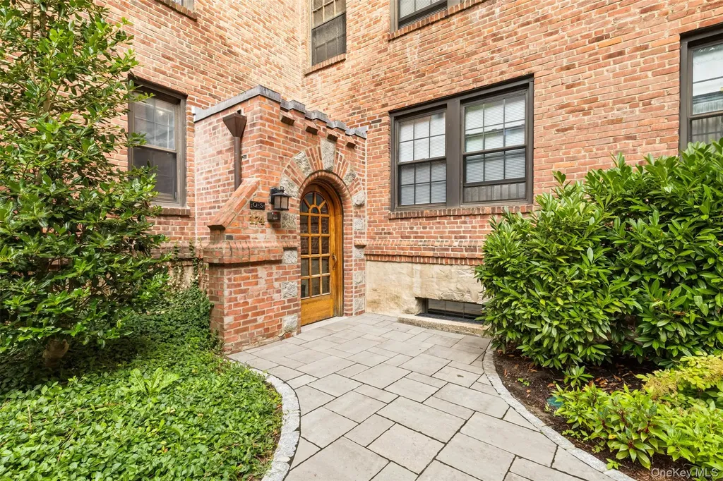 174 Garth Road Scarsdale NY 10583