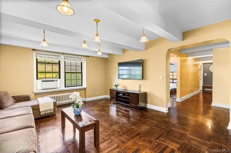 174 Garth Road Scarsdale NY 10583