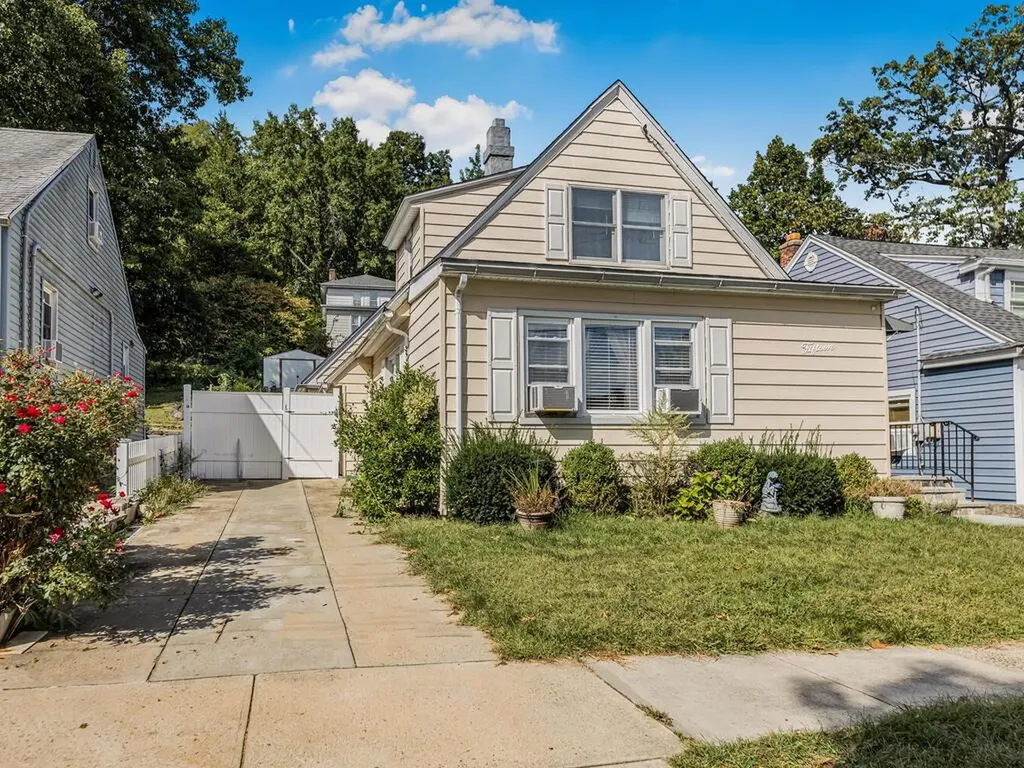15 Hardy Place Yonkers NY 10703