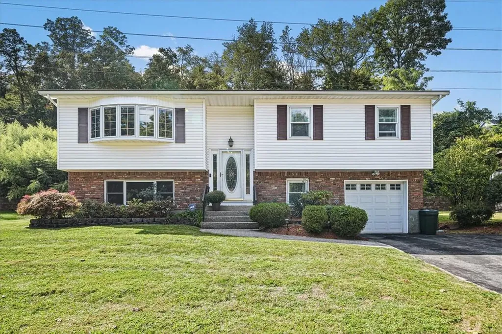 130 Rockland Lane Spring Valley NY 10977