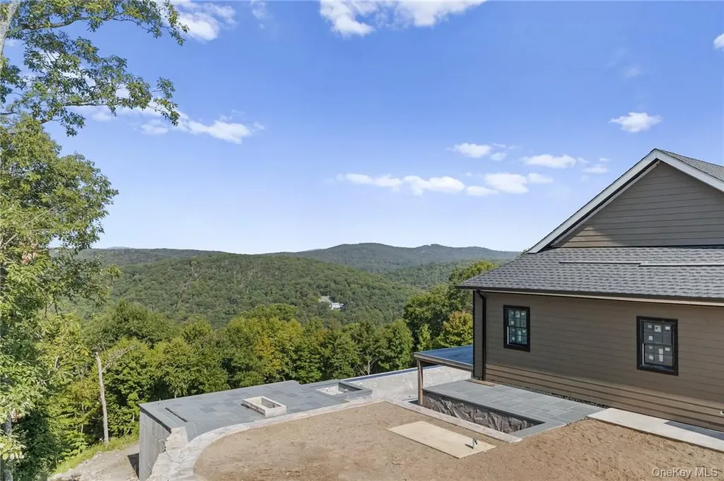 55 Ridgecrest Putnam Valley NY 10537