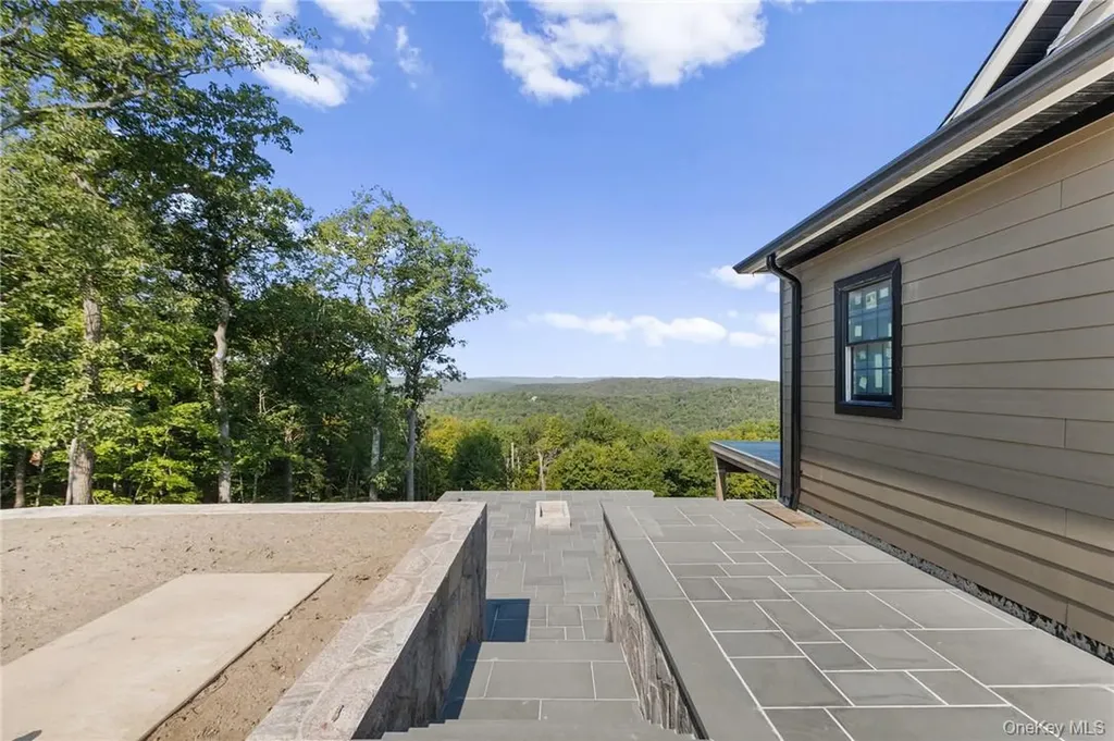 55 Ridgecrest Putnam Valley NY 10537