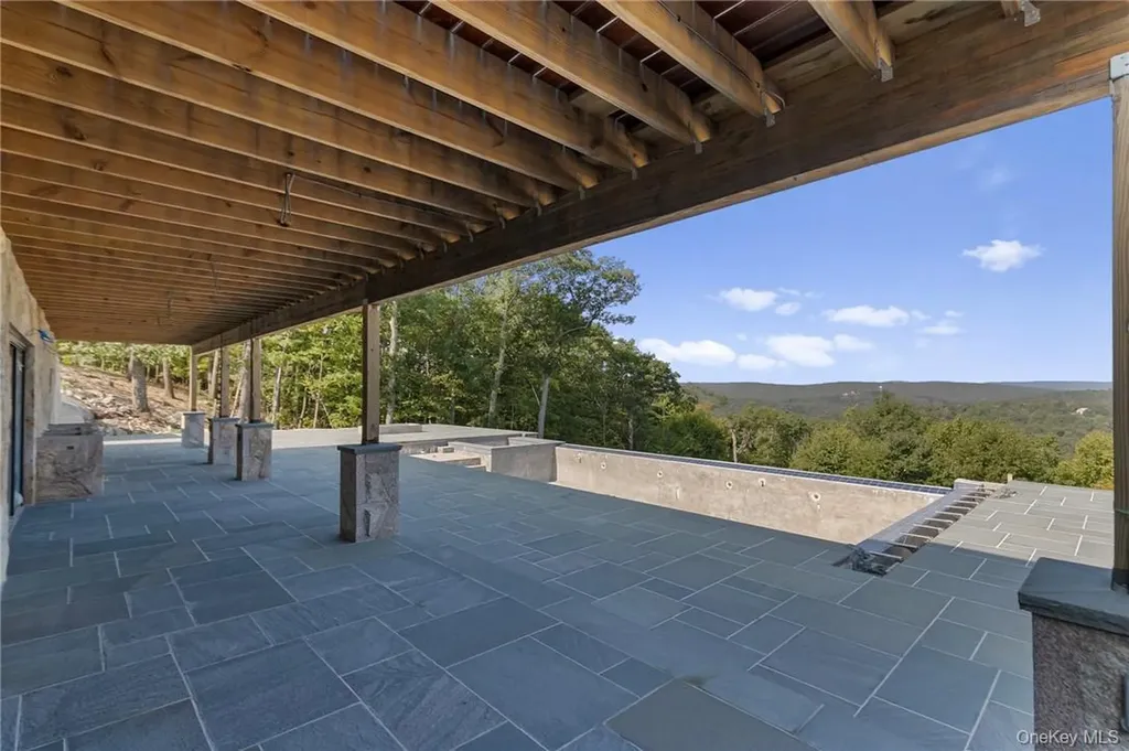 55 Ridgecrest Putnam Valley NY 10537