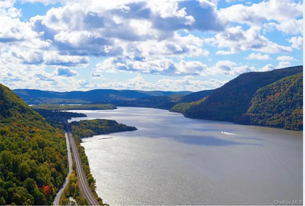 55 Ridgecrest Putnam Valley NY 10537