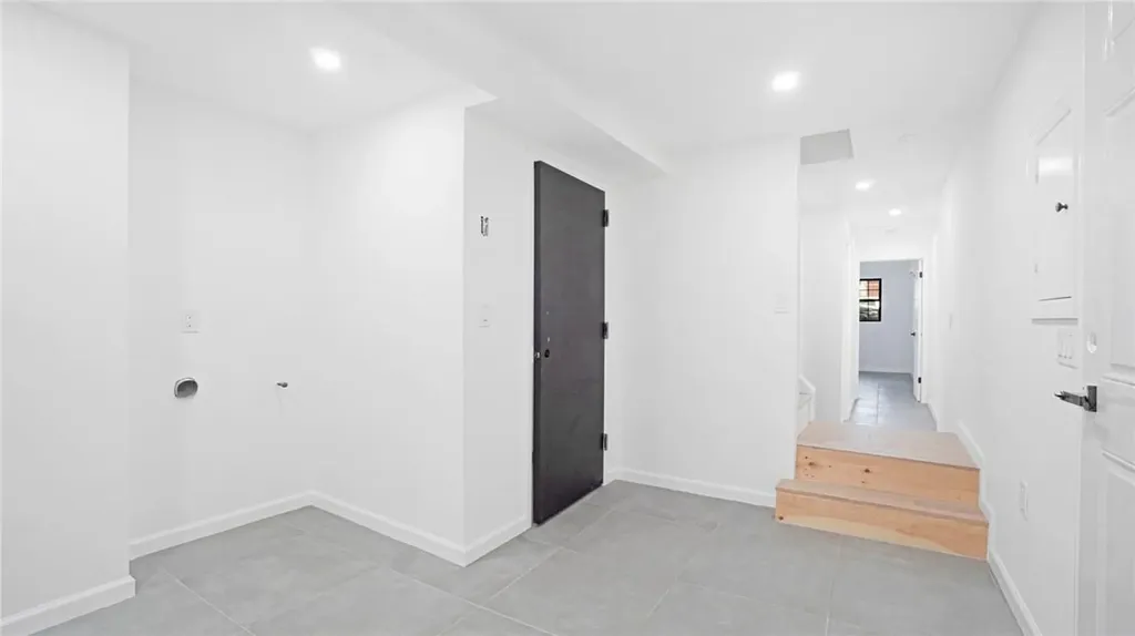 625 Clarence Avenue Bronx NY 10465