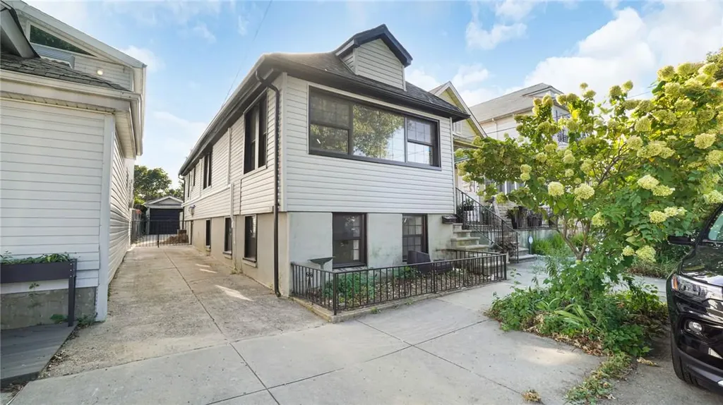 625 Clarence Avenue Bronx NY 10465