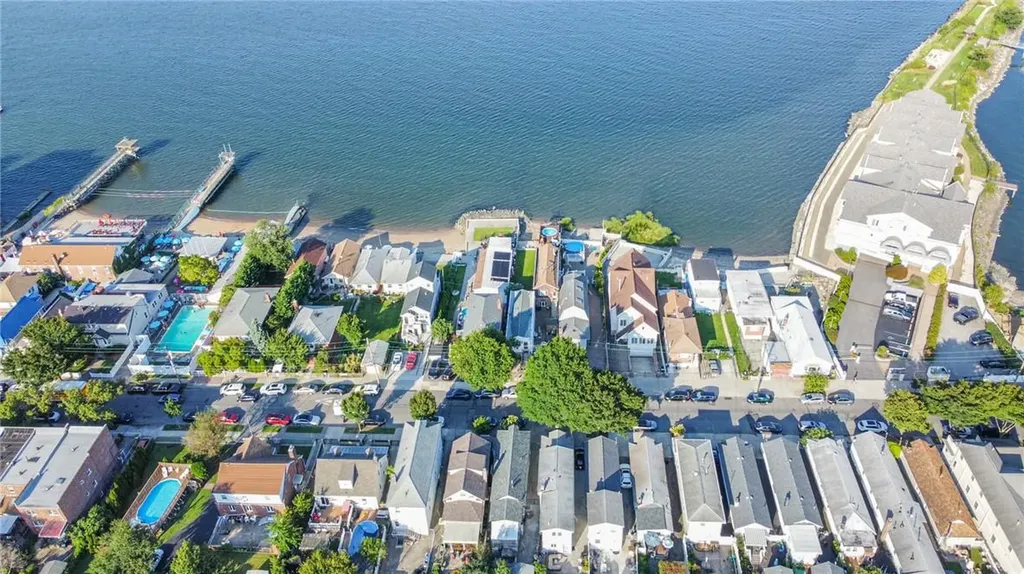 625 Clarence Avenue Bronx NY 10465