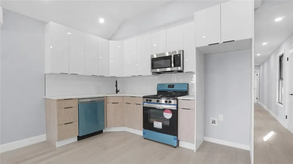625 Clarence Avenue Bronx NY 10465