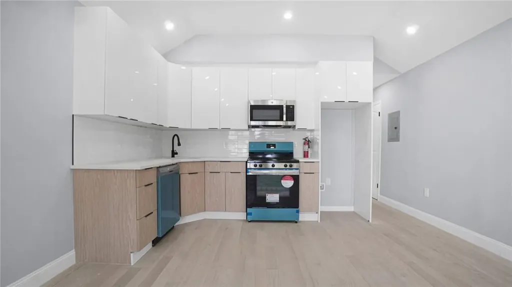625 Clarence Avenue Bronx NY 10465