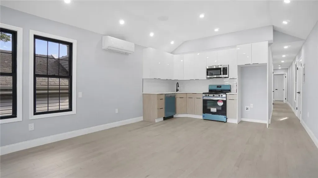 625 Clarence Avenue Bronx NY 10465