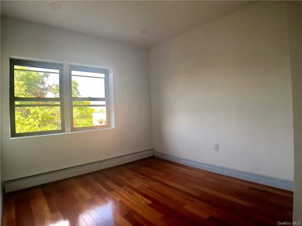 1027 E 222nd Street Bronx NY 10469