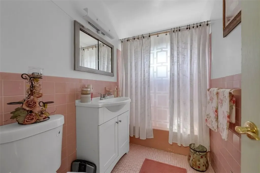 909 Vincent Avenue Bronx NY 10465