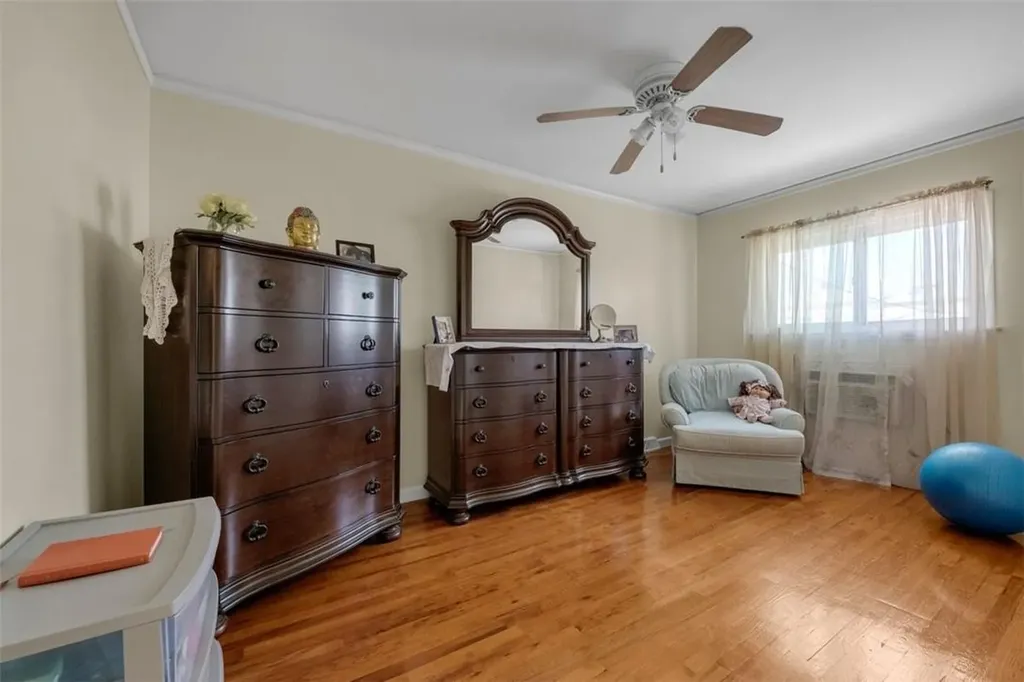 909 Vincent Avenue Bronx NY 10465