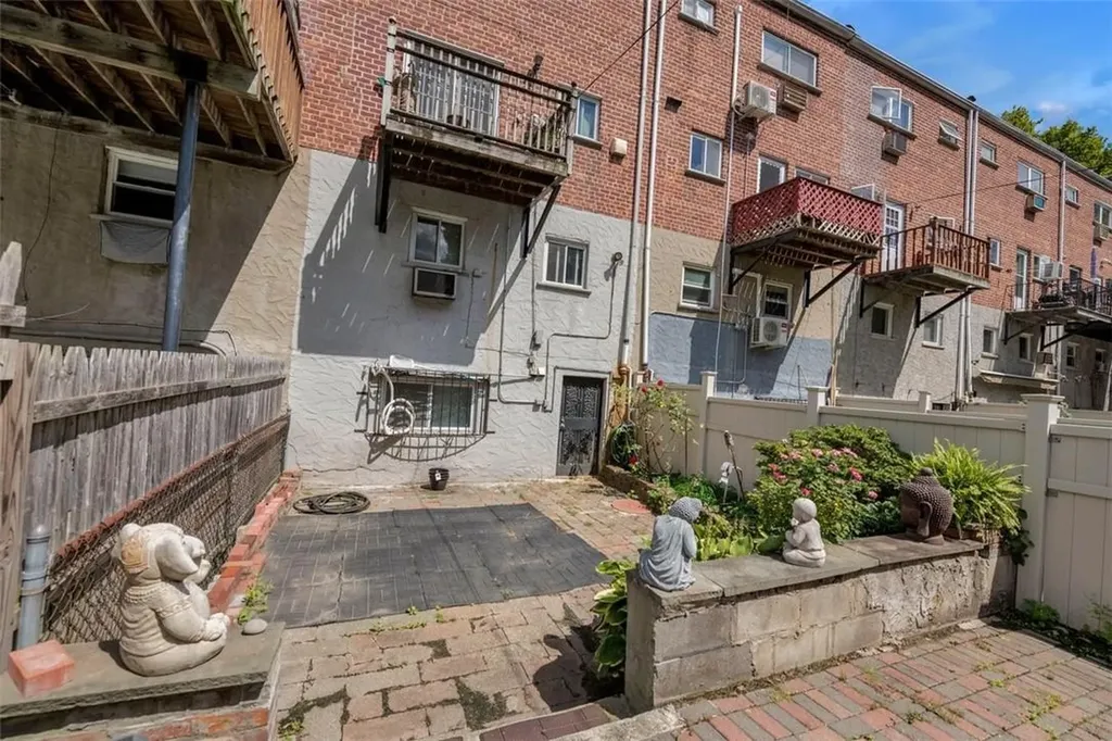 909 Vincent Avenue Bronx NY 10465