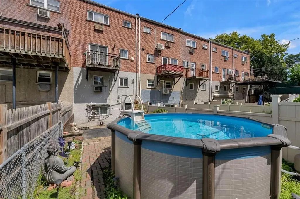 909 Vincent Avenue Bronx NY 10465