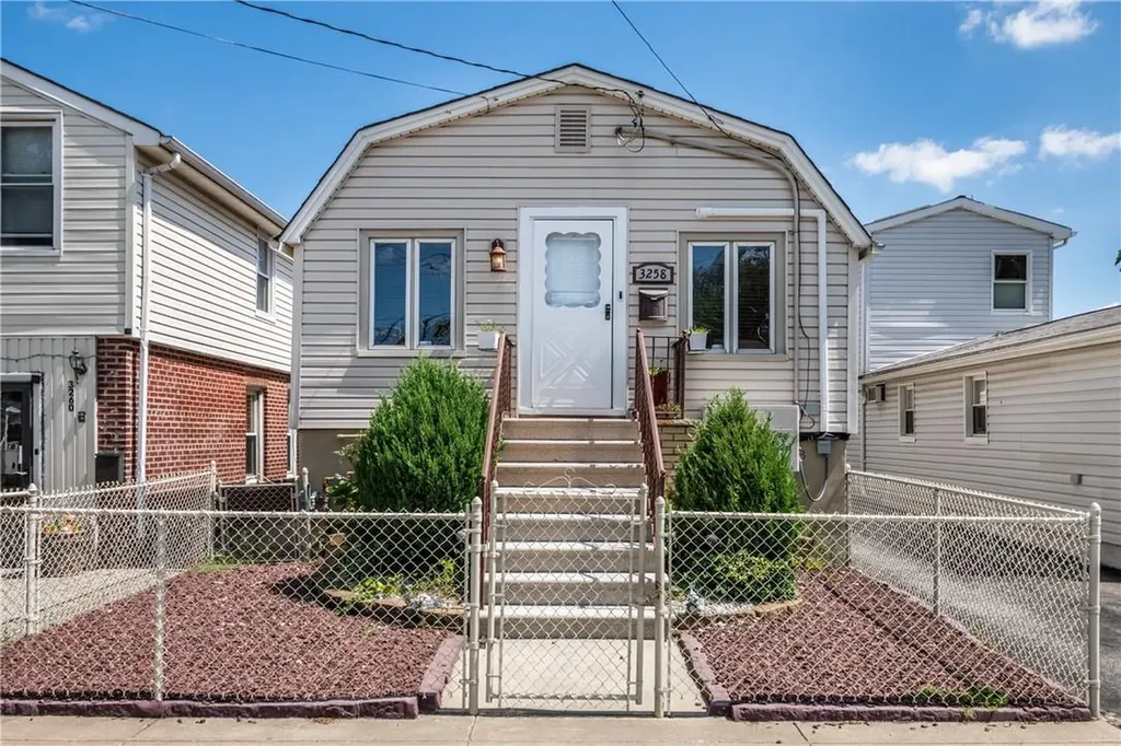 3258 Glennon Place Bronx NY 10465