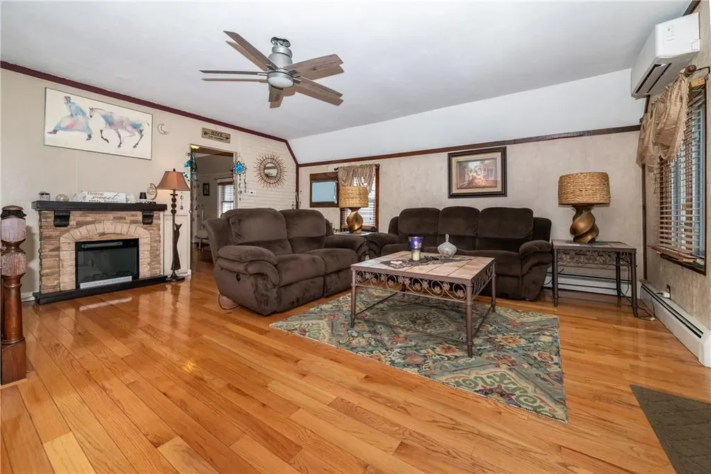 3258 Glennon Place Bronx NY 10465