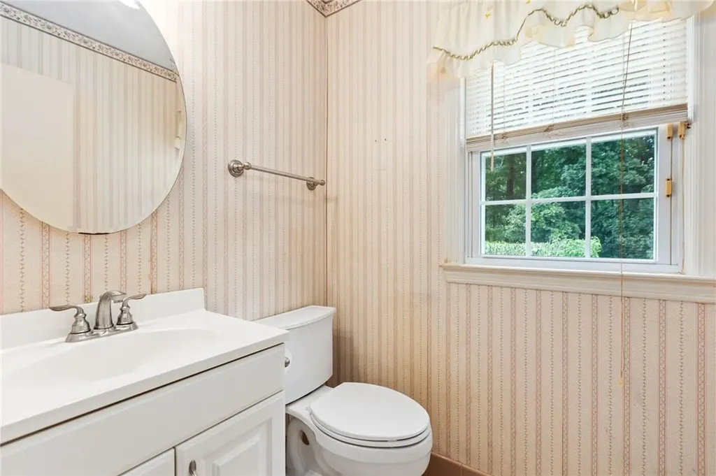 8 Colonial Lane Valhalla NY 10595