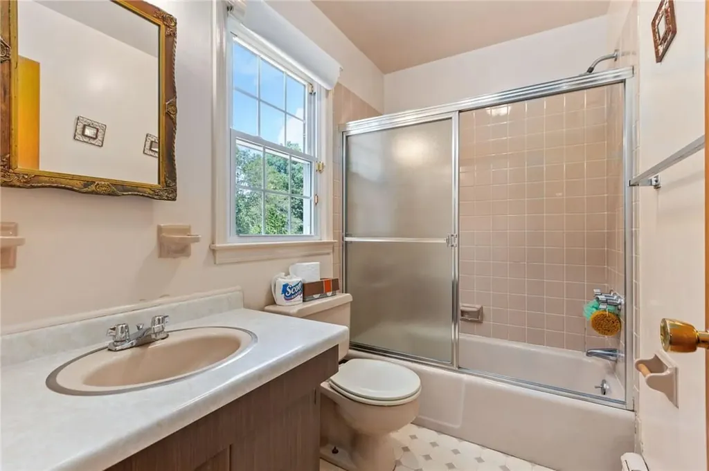 8 Colonial Lane Valhalla NY 10595