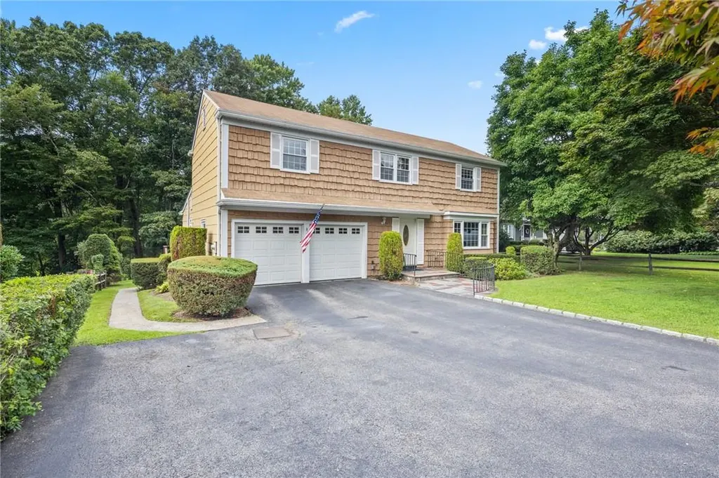 8 Colonial Lane Valhalla NY 10595