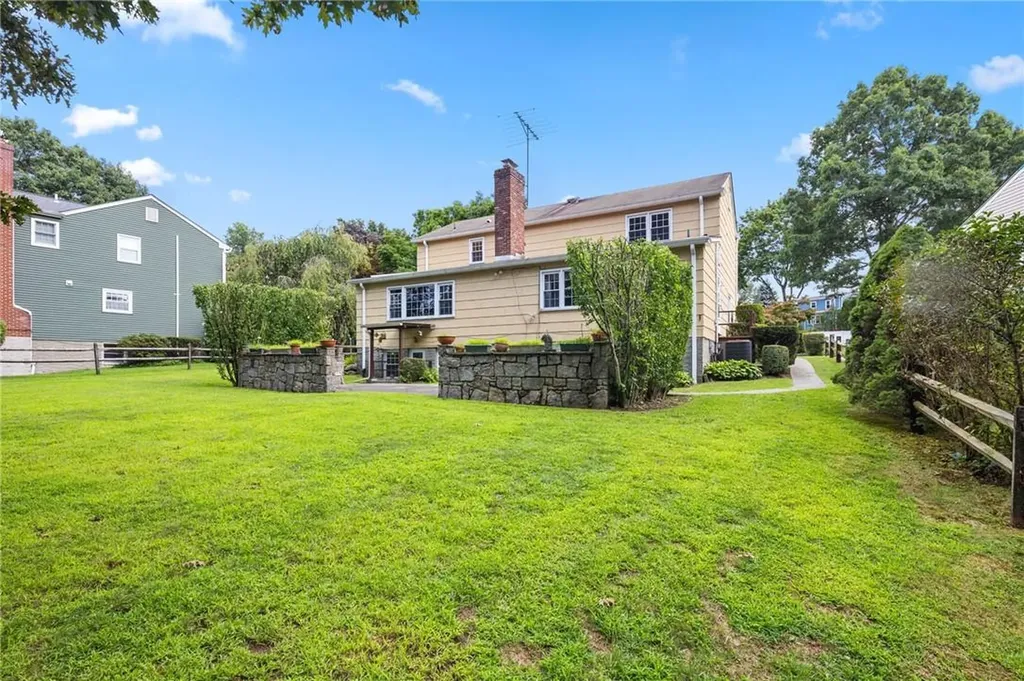 8 Colonial Lane Valhalla NY 10595