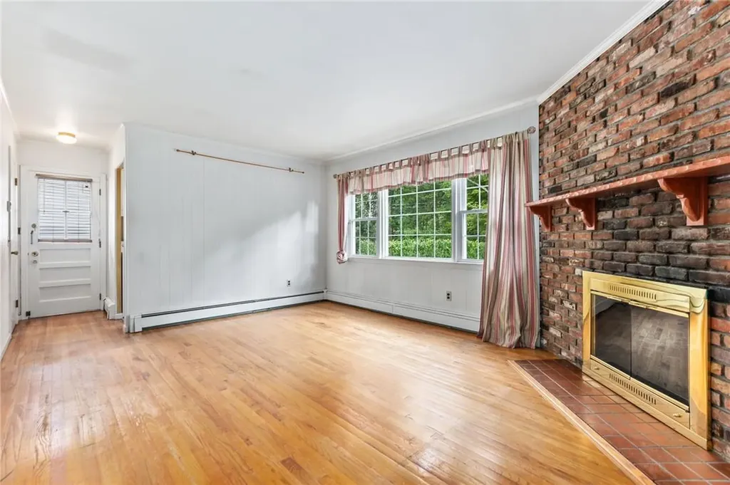 8 Colonial Lane Valhalla NY 10595