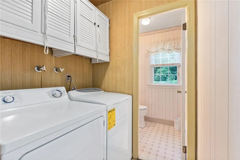 8 Colonial Lane Valhalla NY 10595