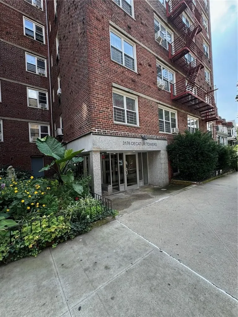 3176 Decatur Avenue Bronx NY 10467