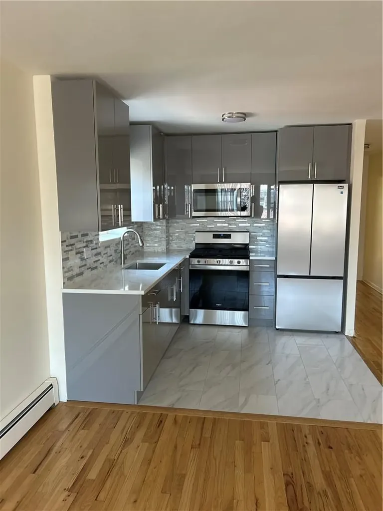 914 E 211 Street Bronx NY 10469