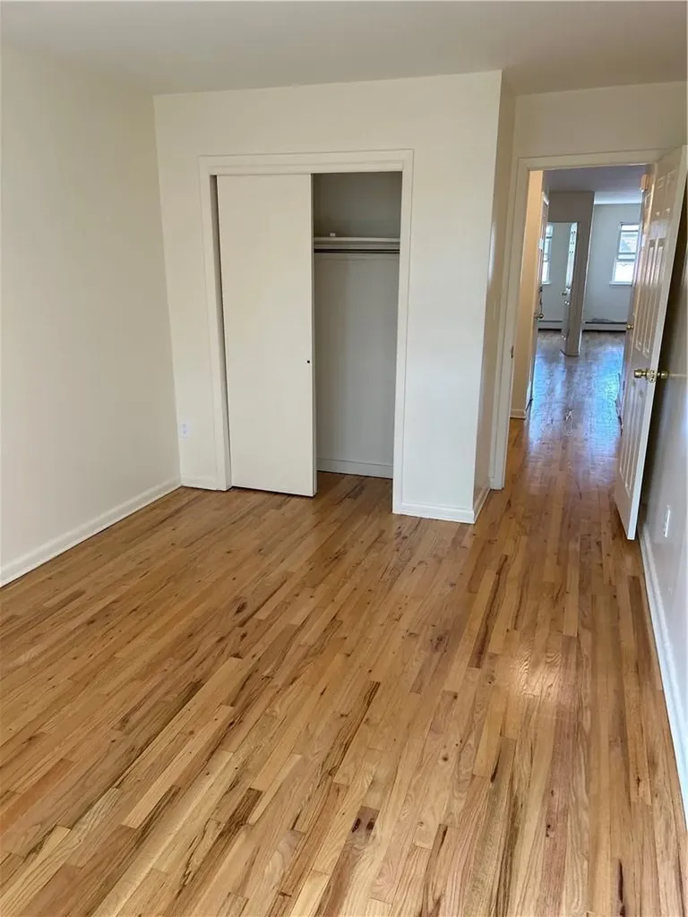 914 E 211 Street Bronx NY 10469