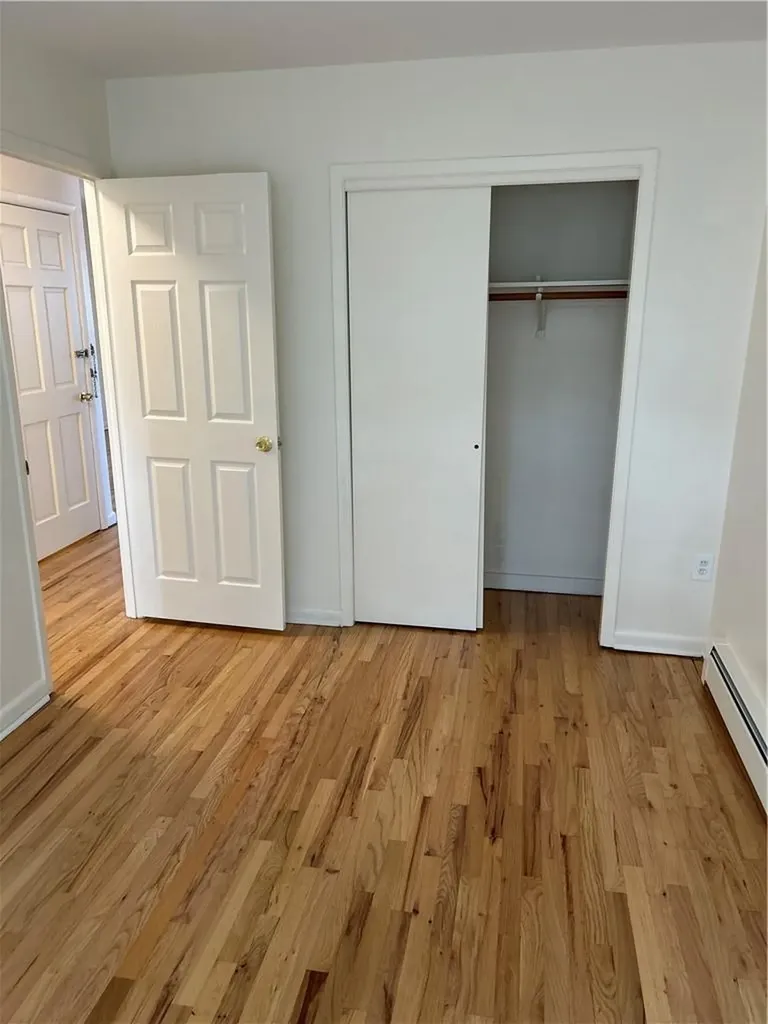 914 E 211 Street Bronx NY 10469