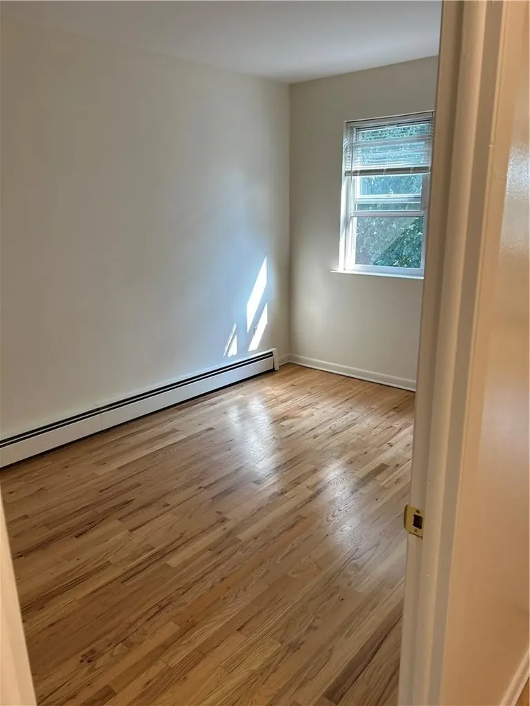 914 E 211 Street Bronx NY 10469