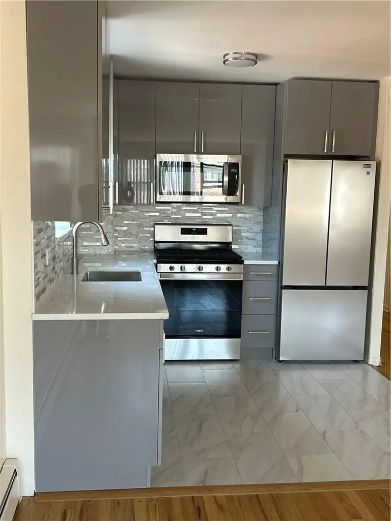 914 E 211 Street Bronx NY 10469
