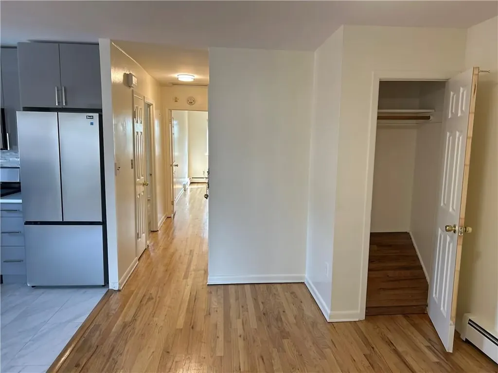 914 E 211 Street Bronx NY 10469