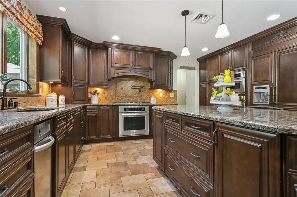 207 Van Houten Fields West Nyack NY 10994
