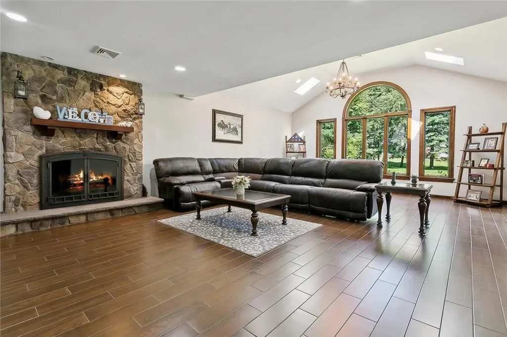 207 Van Houten Fields West Nyack NY 10994