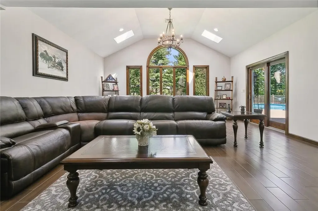207 Van Houten Fields West Nyack NY 10994