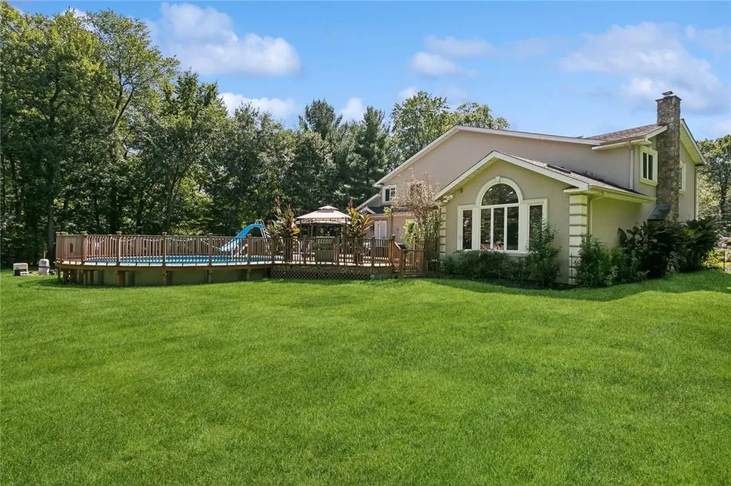 207 Van Houten Fields West Nyack NY 10994