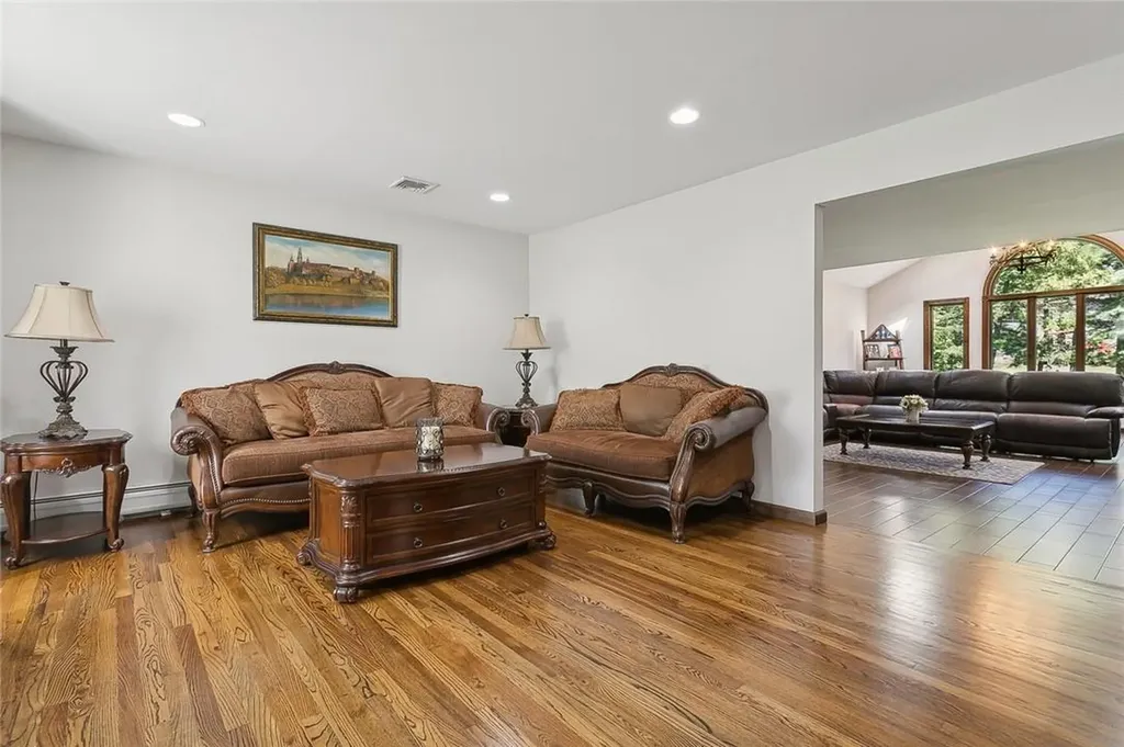 207 Van Houten Fields West Nyack NY 10994