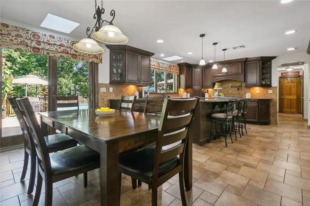 207 Van Houten Fields West Nyack NY 10994