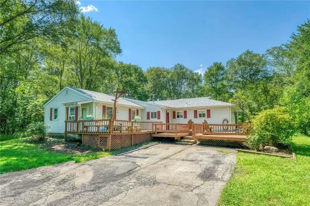15 Cook Lane Gardiner NY 12525