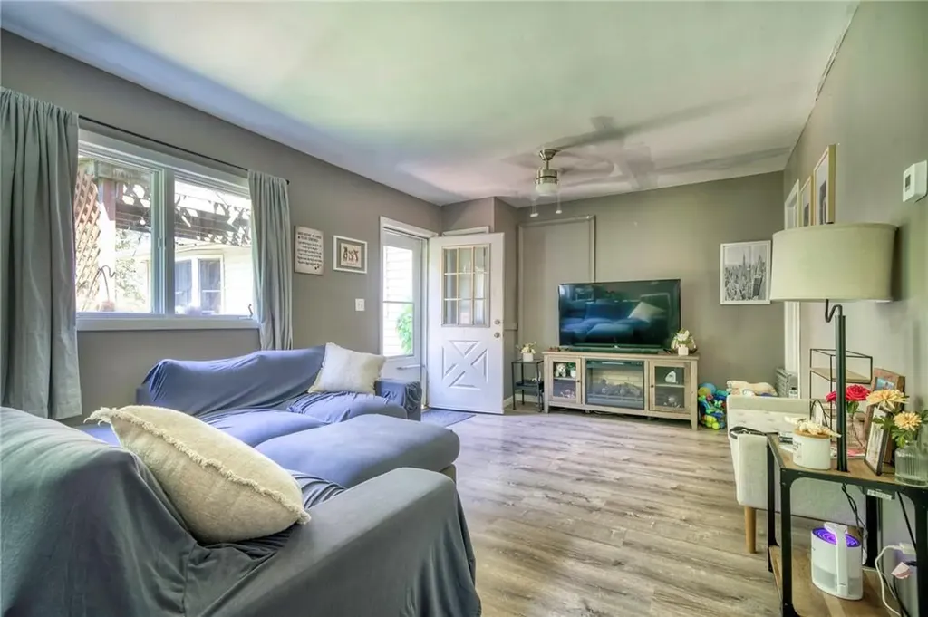 15 Cook Lane Gardiner NY 12525
