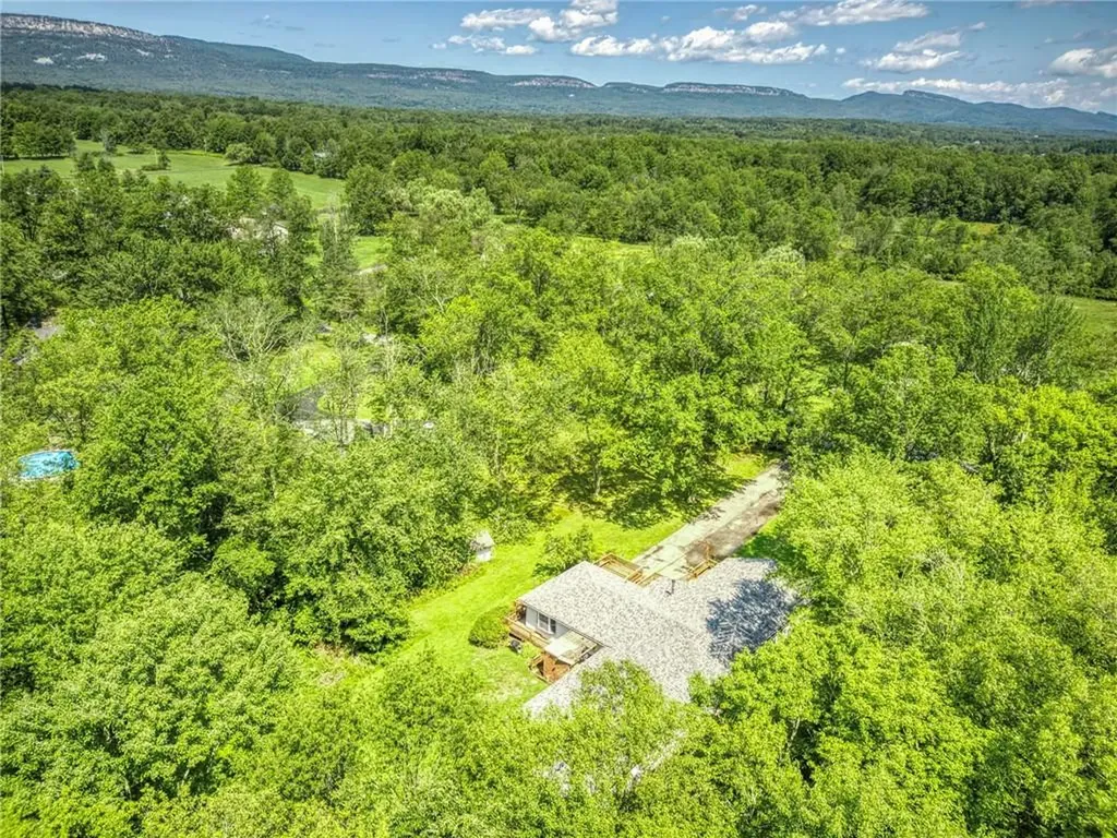 15 Cook Lane Gardiner NY 12525