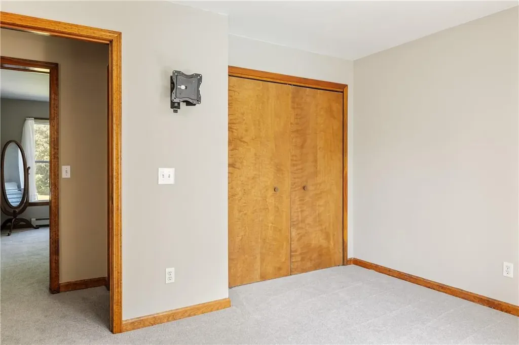 8 Zipser Lane Red Hook NY 12571