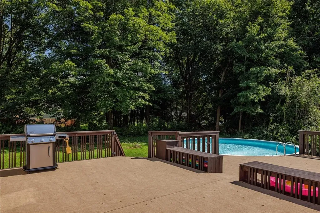 8 Zipser Lane Red Hook NY 12571