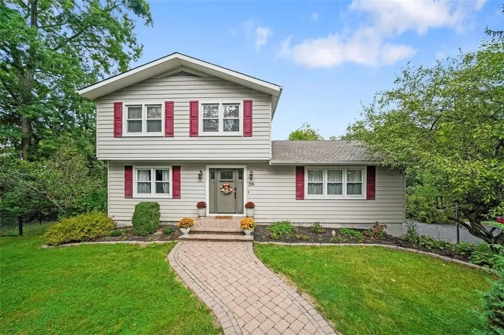 295 Greeves Road New Hampton NY 10958